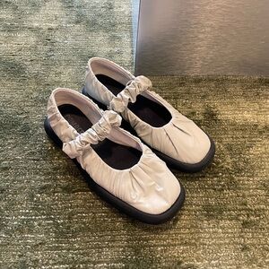 Camper Onda Grey Ruffle Flats